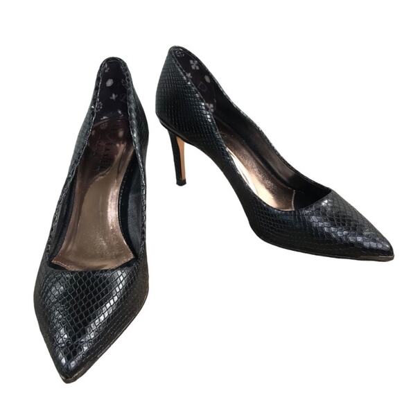 TED BAKER LONDON Pump Women Sz 8 Embossed Pointed Toe Black Party Business Retro - Picture 1 of 11